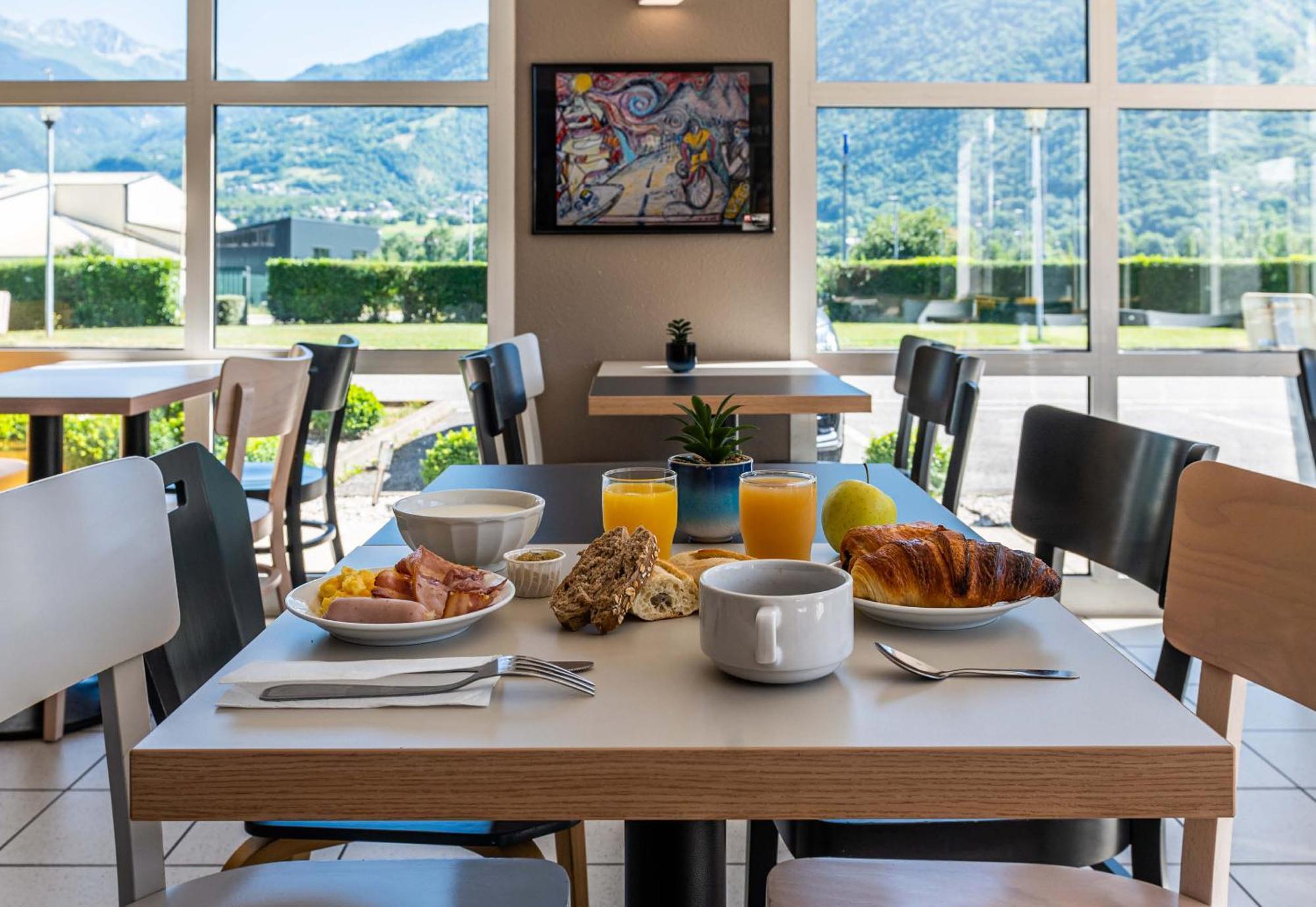 B&B Hotel Saint Jean De Maurienne Sainte-Marie-de-Cuines Екстер'єр фото